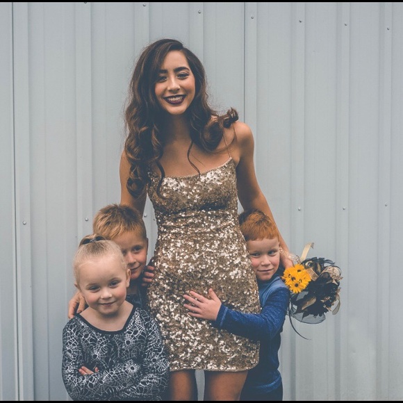 Meet your Posher, Robyn - Picture 3 of 4